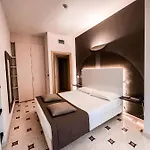 Orologio Living מלון דירות 2*